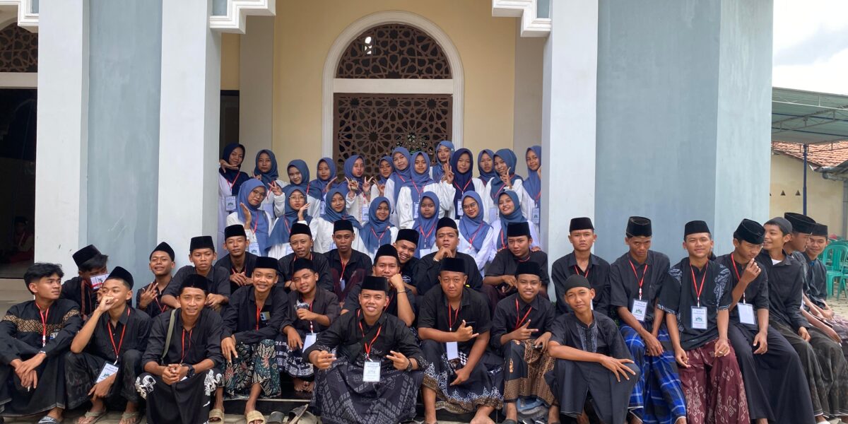 Putra -Putri Remaja Masjid Jami Baiturrohmah Desa Menganti
